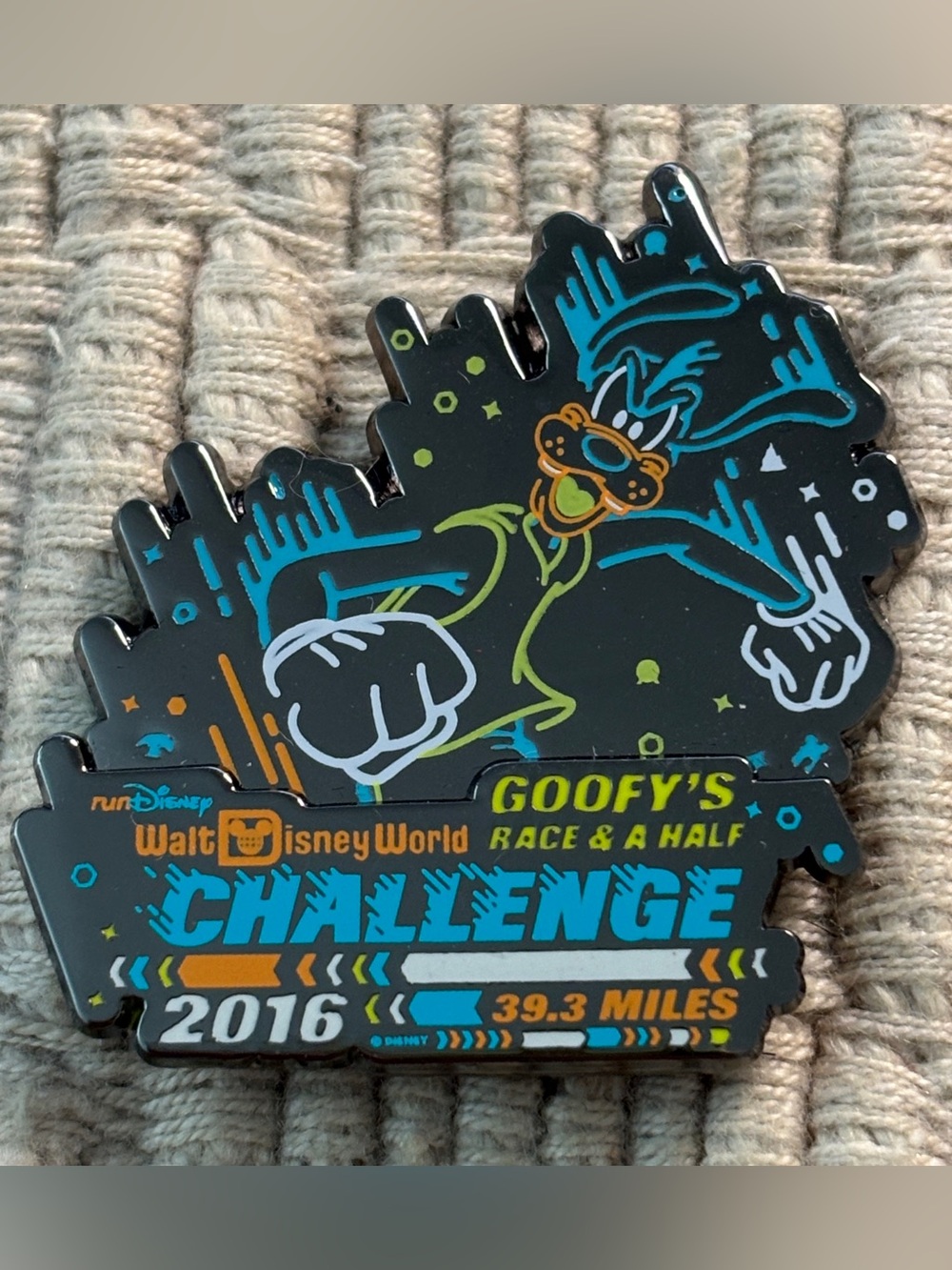 DISNEY 2016 Limited Release WDW Goofy's Race & a Half Challenge Marathon Pin